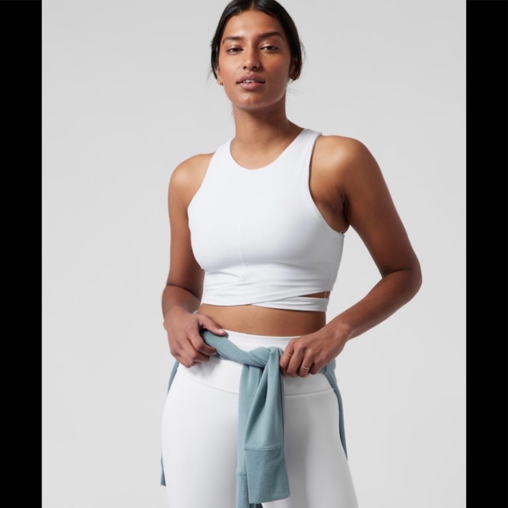 NWT-Athleta White Conscious Cut Out Crop D-DD Size 1X